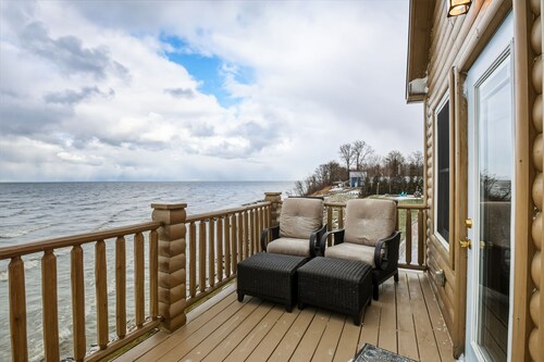 Twilight Tides: beach access, hot tub, and family memories to be made!
