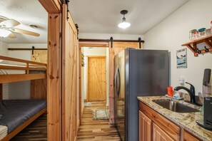 Room - Twilight Tides-Lake Front/HotTub/6 Min GOTL Strip (Ashtabula)