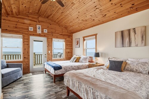 Twilight Tides: beach access, hot tub, and family memories to be made!