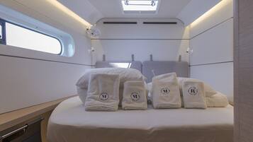 6 bedrooms, in-room safe