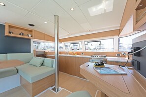 Interior - Sun-Kissed Sailing Adventure in Islas Sarónicas (Alimos)