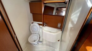 Shower - Sun-Kissed Sailing Adventure in Islas Sarónicas (Alimos)
