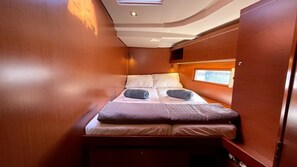5 bedrooms, in-room safe - Sun-Kissed Sailing Adventure in Islas Sarónicas (Alimos)