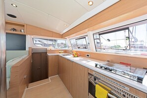 Private kitchen - Sun-Kissed Sailing Adventure in the Ionian Islands, Lefkada (Lefkada)
