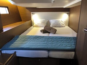 5 bedrooms, in-room safe - Sun-Kissed Sailing Adventure in Islas Sarónicas (Alimos)