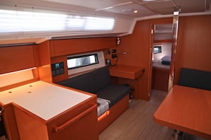Interior - Sun-Kissed Sailing Adventure in Islas Sarónicas (Alimos)