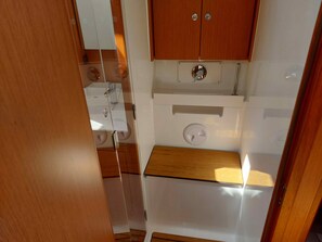 Shower - Sun-Kissed Sailing Adventure in Islas Sarónicas (Alimos)