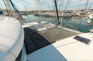 Marina - Sun-Kissed Sailing Adventure in the Stunning Islas Cícladas (Paros)