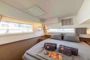 Room - Sun-Kissed Sailing Adventure in the Stunning Islas Cícladas (Paros)