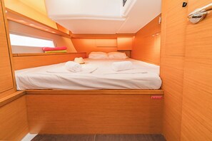 4 bedrooms, iron/ironing board