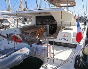 Marina - Sun-Kissed Sailing Adventure in Islas Sarónicas (Alimos)