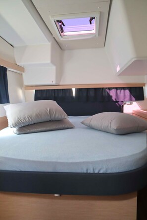 3 bedrooms, in-room safe - Sun-Kissed Sailing Adventure in Islas Sarónicas (Alimos)