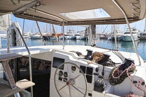 Marina - Sun-Kissed Sailing Adventure in Islas Sarónicas (Alimos)