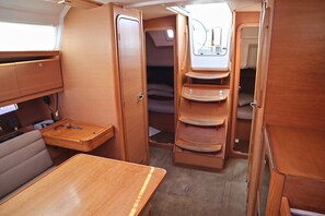 Interior - Sun-Kissed Sailing Adventure in Islas Sarónicas (Alimos)