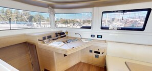 Interior - Sun-Kissed Sailing Adventure in Islas Sarónicas (Alimos)