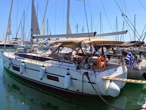 Marina - Sun-Kissed Sailing Adventure in the Stunning Islas Cícladas (Paros)