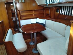 Interior - Sun-Kissed Sailing Adventure in Islas Sarónicas (Alimos)