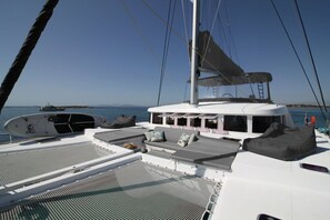 Property grounds - Sun-Kissed Sailing Adventure in Islas Sarónicas (Alimos)