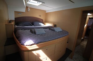 5 bedrooms, in-room safe - Sun-Kissed Sailing Adventure in Islas Sarónicas (Alimos)