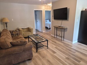Living area - Balm Beach Tourist cabin #2 (Balm Beach)