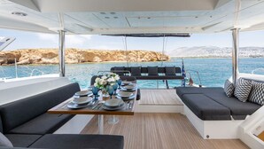 Outdoor dining - Sun-Kissed Sailing Adventure in Islas Sarónicas (Alimos)