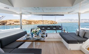 Outdoor dining - Sun-Kissed Sailing Adventure in Islas Sarónicas (Alimos)