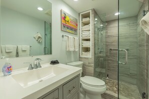 Shower, hair dryer, towels - 200 Steps from the Beach | Sunset views! (Kihei)