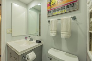 Shower, hair dryer, towels - 200 Steps from the Beach | Sunset views! (Kihei)