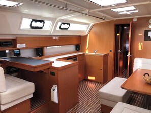 Interior - Sun-Kissed Sailing Adventure in Islas Sarónicas (Alimos)