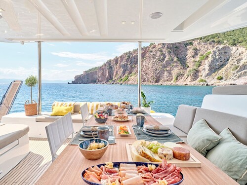 Sun-Kissed Sailing Adventure in Islas Sarónicas