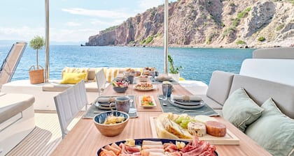 Sun-Kissed Sailing Adventure in Islas Sarónicas