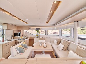 Interior - Sun-Kissed Sailing Adventure in Islas Sarónicas (Alimos)