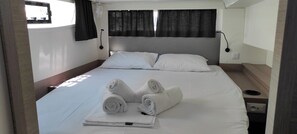 4 bedrooms - Sun-Kissed Sailing Adventure in the Saronic Islands (Laurium)