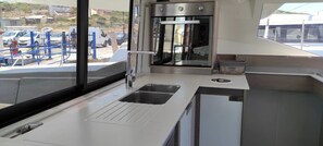 Private kitchen - Sun-Kissed Sailing Adventure in the Saronic Islands (Laurium)