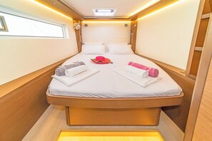 6 bedrooms, in-room safe