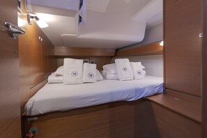 4 bedrooms, in-room safe - Sun-kissed Sailing Adventure in the Ionian Islands (Preveza)