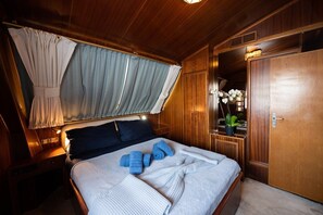 5 bedrooms