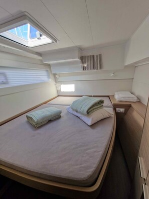 4 bedrooms, in-room safe - Sun-Kissed Sailing Adventure in Islas Sarónicas (Alimos)