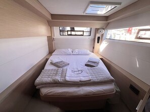 6 bedrooms, in-room safe - Sun-Kissed Sailing Adventure in Islas Sarónicas (Alimos)