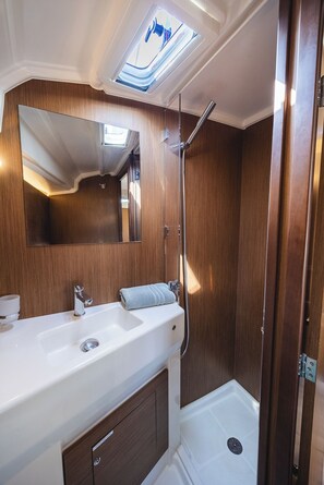 Shower - Sun-Kissed Sailing Adventure in the Ionian Islands, Lefkada (Lefkada)