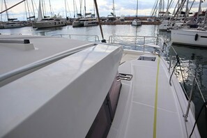 Marina - Sun-Kissed Sailing Adventure in Islas Sarónicas (Alimos)
