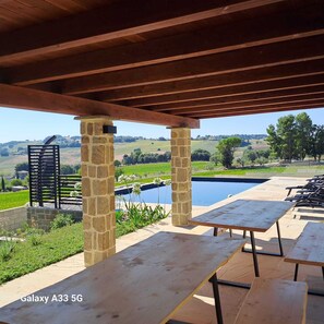 屋外ダイニングエリア