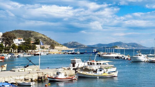 Saronic Isles Sailing: Sun-Kissed Beaches and Azure Waters