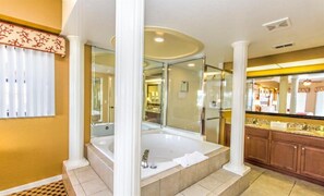 Hair dryer, towels, soap, shampoo - AWESOME STUDIO @ Westgate Lakes Resort & Spa (Orlando)