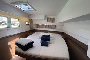 4 bedrooms - Sun-Kissed Sailing Adventure in the Saronic Islands (Elliniko)