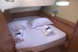 3 bedrooms - Saronic Isles Sailing: Sun-Kissed Beaches and Azure Waters (Megara)