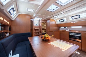 Interior - Sun-Kissed Sailing Adventure in Islas Sarónicas (Alimos)