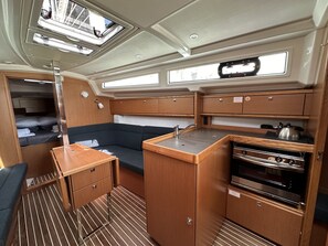 Interior - Sun-Kissed Sailing Adventure in Islas Sarónicas (Alimos)