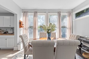 Dining - Third & Oak • Downtown Historic Estate • 4-min Walk to Riverwalk • VIP Parking (Wilmington)