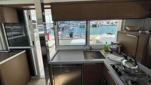 Private kitchen - Sun-Kissed Sailing Adventure in the Saronic Islands (Elliniko)